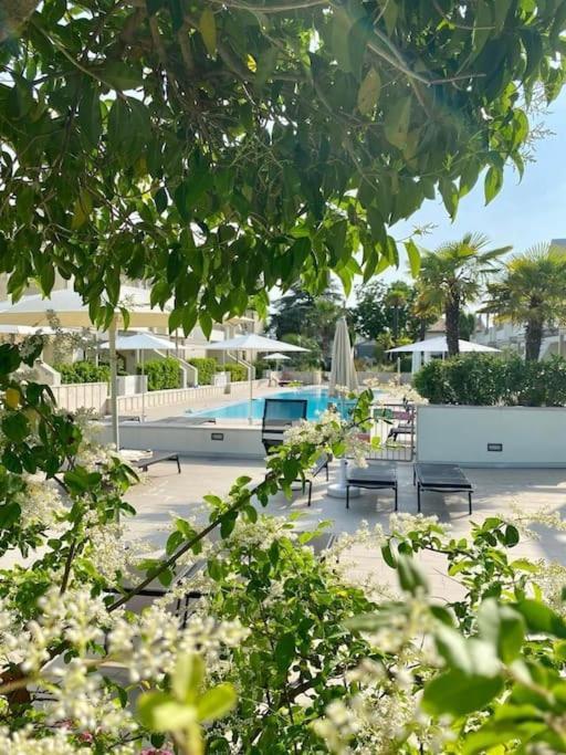 Residence Jesolo Lido Centro Con Piscina Exterior foto